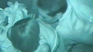 الیکسس کرسٹل سے کدال کو چھیڑنے کے لیے زنجیریں اور مقعد