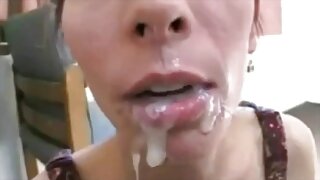 2 Glamour Gals Huge Cock پر ATM جاتے ہیں۔